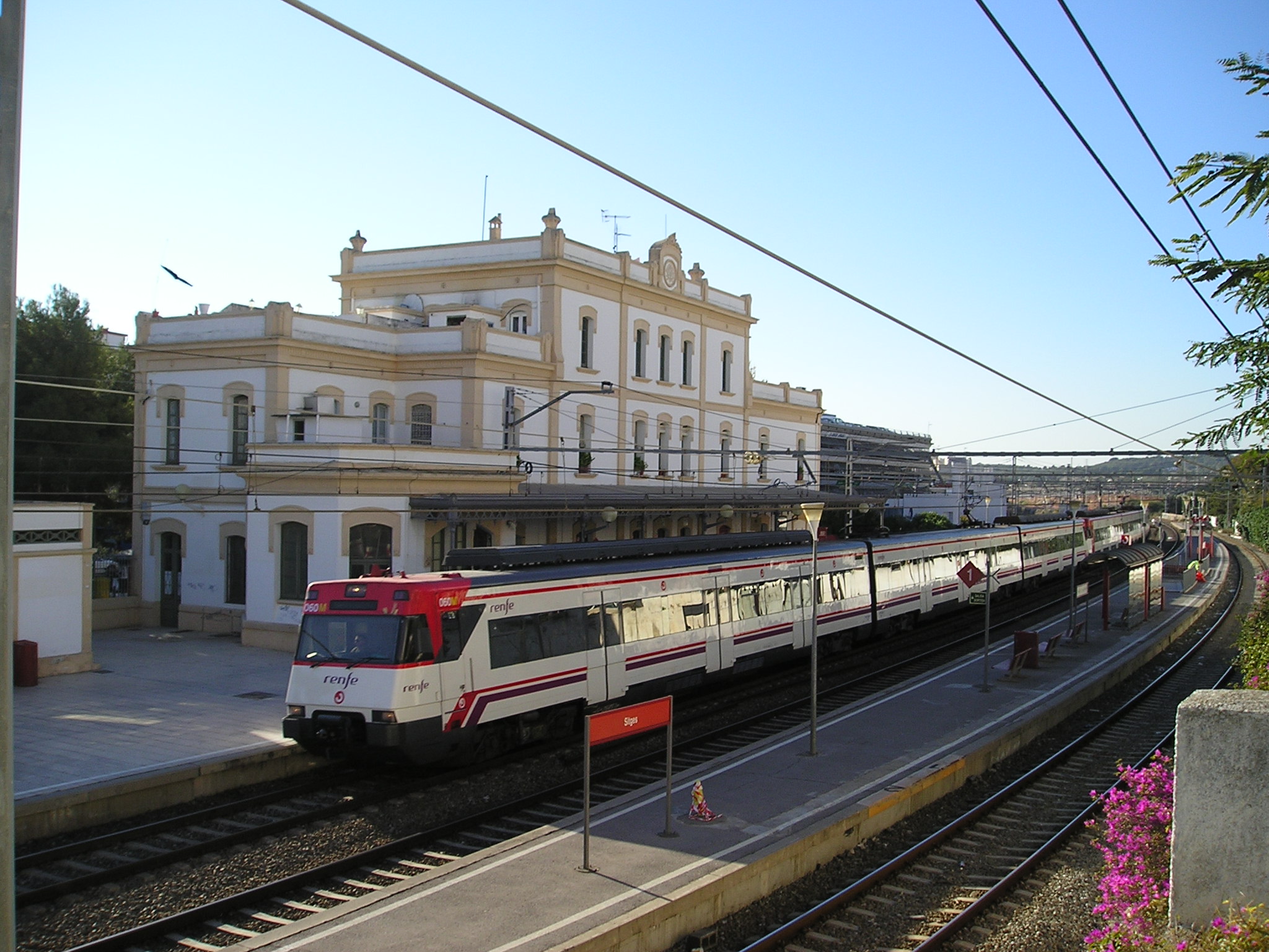 Renfe / ADIF: línea Barcelona / Vilanova i la Geltrú / St. Vicenç de Calders / Tarragona / Tortosa