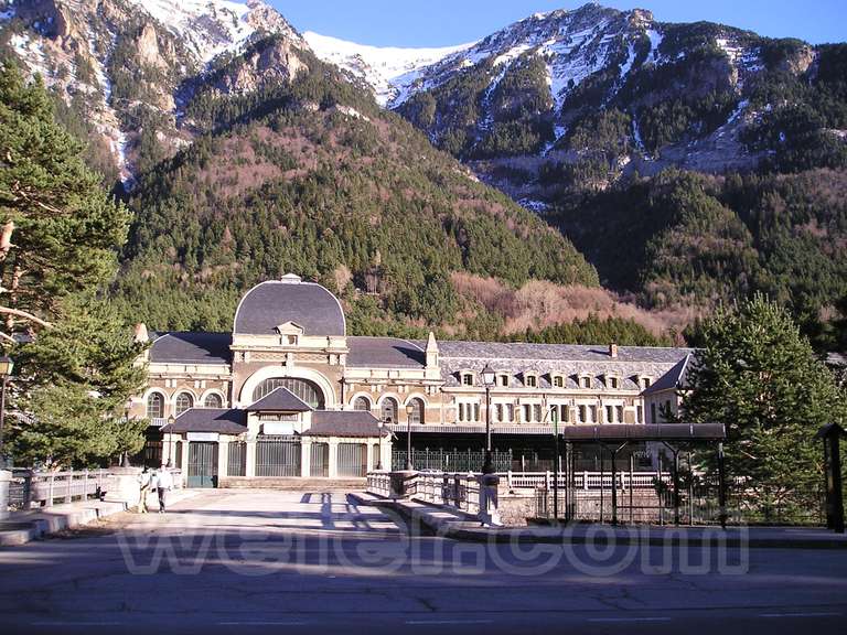 Renfe / ADIF: estación internacional de Canfranc - 2005