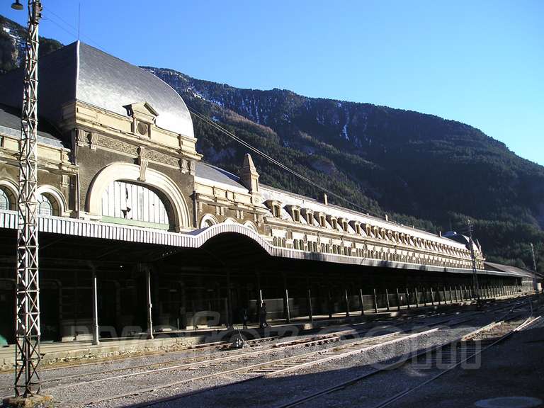 Renfe / ADIF: estación internacional de Canfranc - 2005