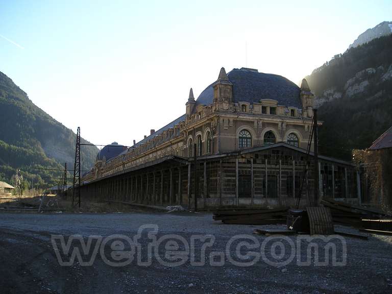 Renfe / ADIF: estación internacional de Canfranc - 2005