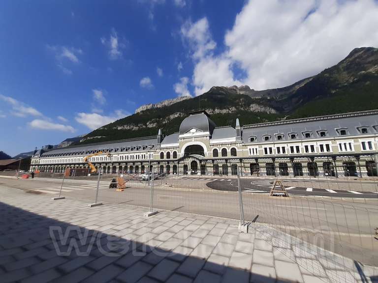 Renfe / ADIF: estación internacional de Canfranc - 2021