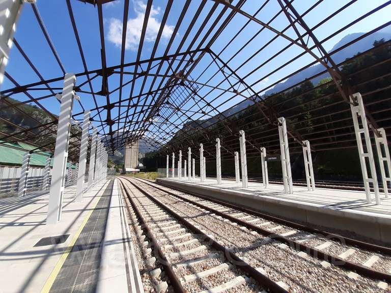 Renfe / ADIF: estación internacional de Canfranc - 2021