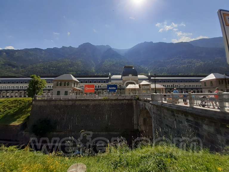 Renfe / ADIF: estación internacional de Canfranc - 2021