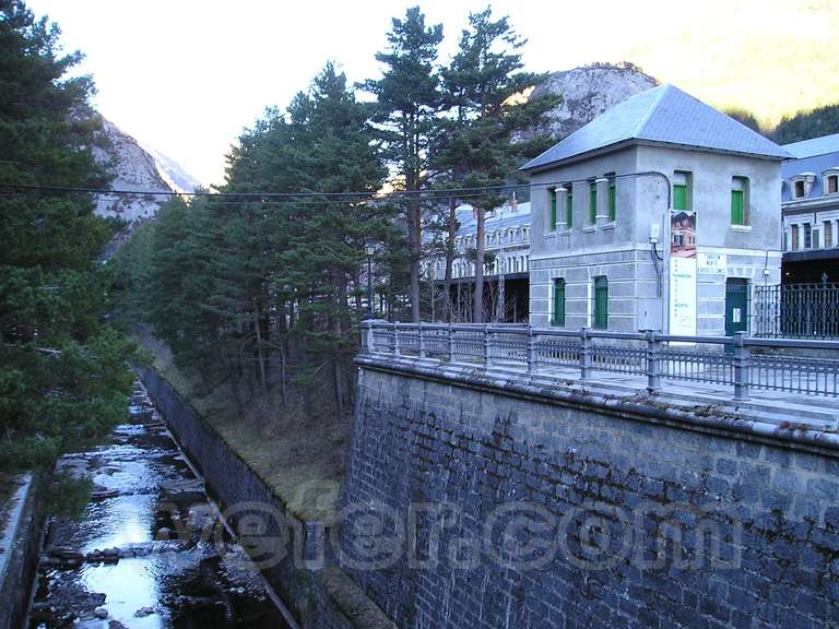 Renfe / ADIF: estación internacional de Canfranc - 2005