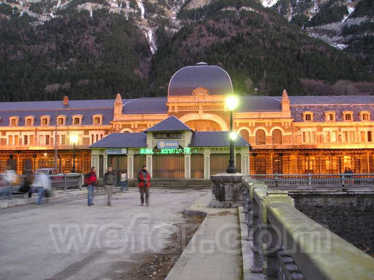 Renfe / ADIF: estación internacional de Canfranc - 2005