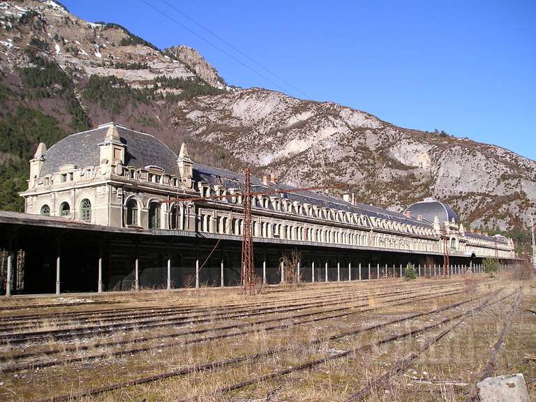 Renfe / ADIF: estación internacional de Canfranc - 2005