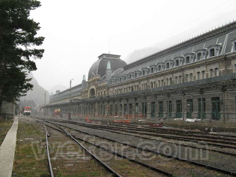 Renfe / ADIF: estación internacional de Canfranc - 2009