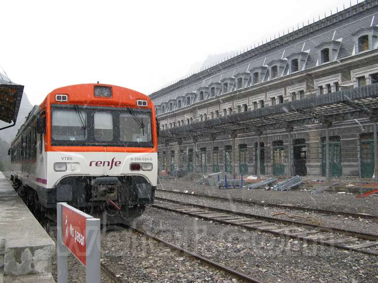 Renfe / ADIF: estación internacional de Canfranc - 2009