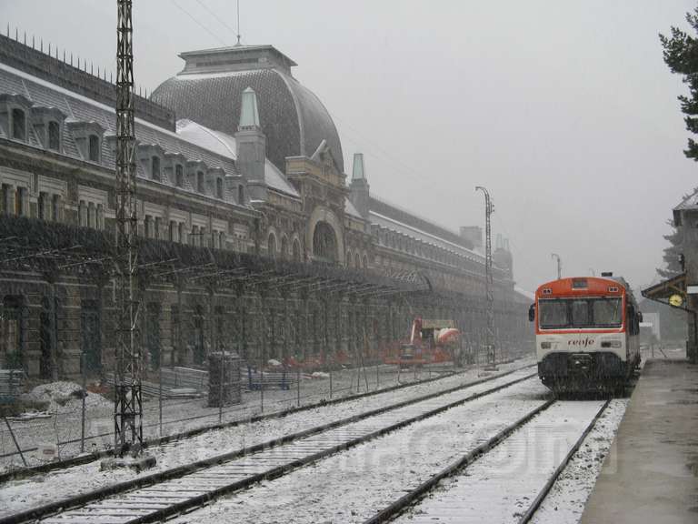 Renfe / ADIF: estación internacional de Canfranc - 2009