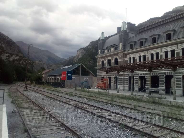 Renfe / ADIF: estación internacional de Canfranc - 2019